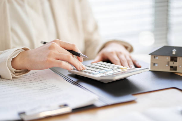 The girl counts the cost of real estate on the calculator